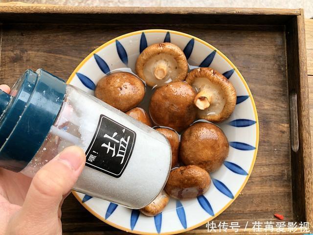 香菇用清水洗,还不如不洗,教你一招,脏物虫卵洗干净,吃得放心