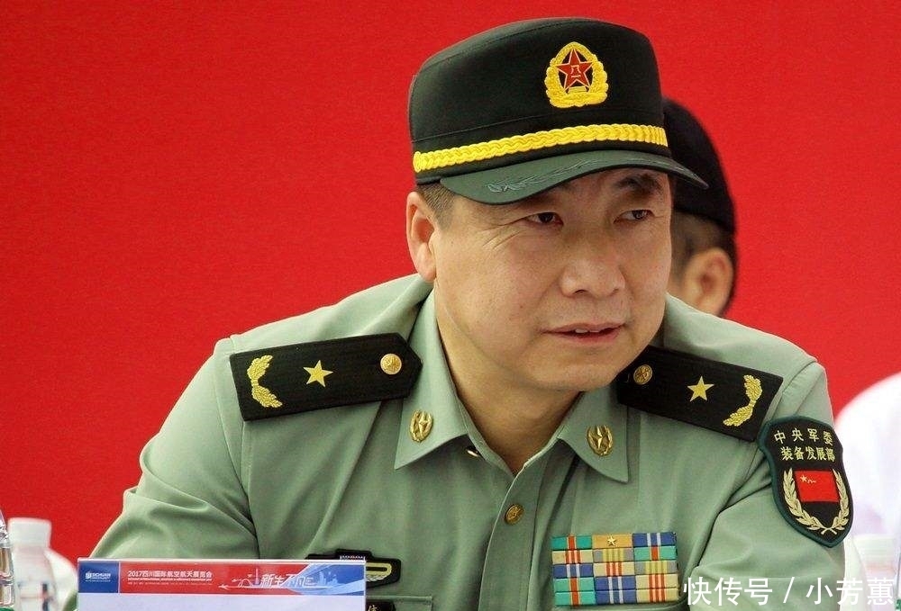 宇航员 我国第一名宇航员杨利伟,现在生活得怎么样?看完忍不住红了眼眶