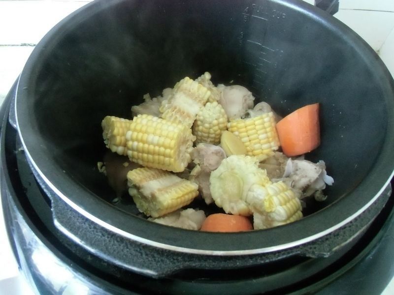 猪蹄这样炖，只需轻轻一按，简单又滋补，全家都能吃