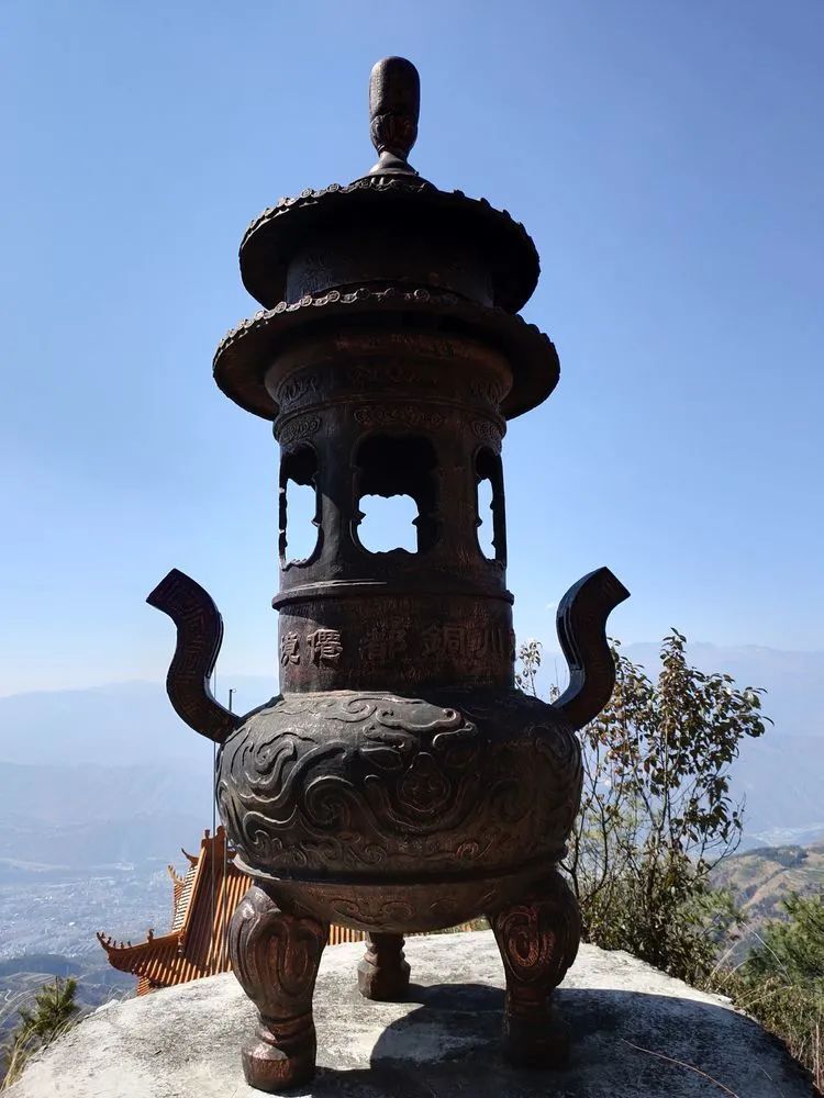 指南村|登顶东川小牯牛山——慈悲殿