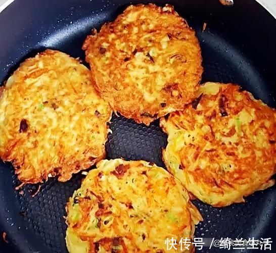 土豆|1个土豆2个鸡蛋,10分钟做好早餐饼,色泽金黄,香喷喷真好吃