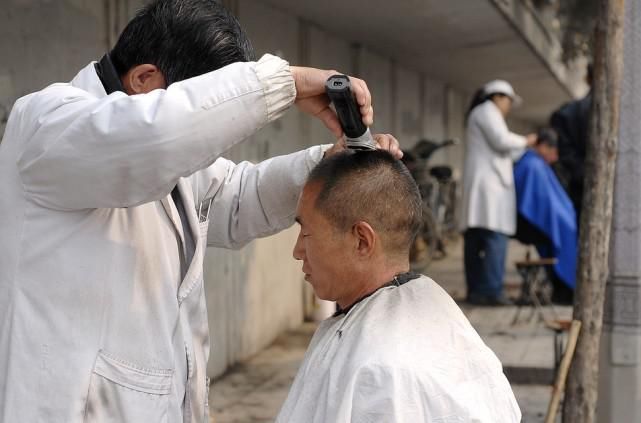 便宜|正规理发店不计其数，为何有人喜欢去10元快剪店？便宜只是一方面