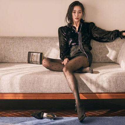 巴黎时装周|张钧甯巴黎时装周黑丝亮相, 将性感穿出女王范儿!