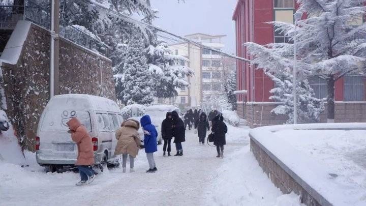 鲁东大学这场雪！太！大！了