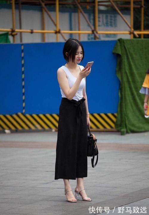 东方女性 黑+白的经典色,搭配出时尚感,尽显女神妩媚动人范!