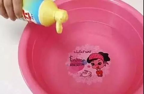 拖地留水渍拖不干净只需要水里加点它，就能够轻松解决！