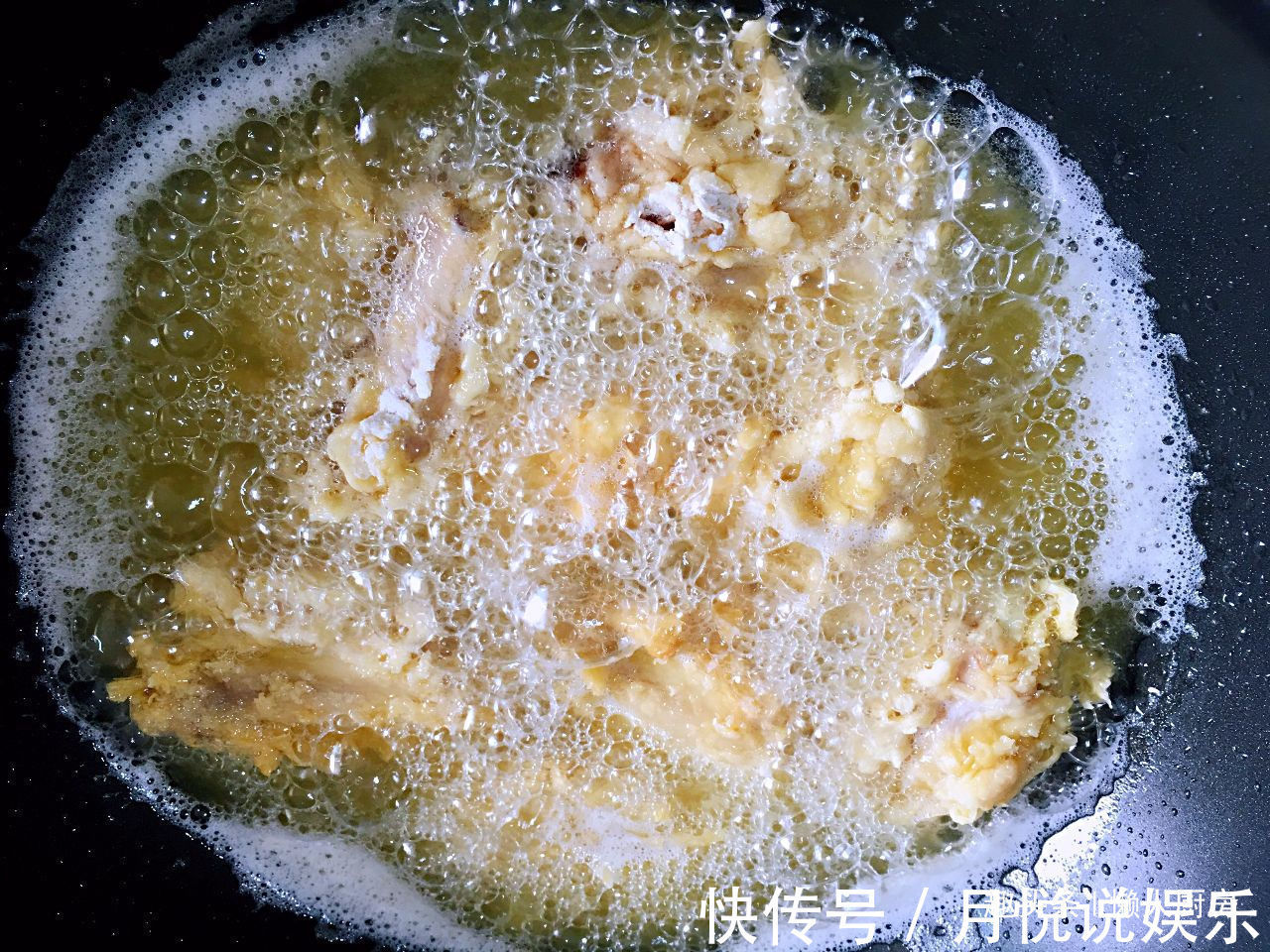 炸鸡翅我有小诀窍,这样炸出来的鸡翅又酥又香,色泽金黄