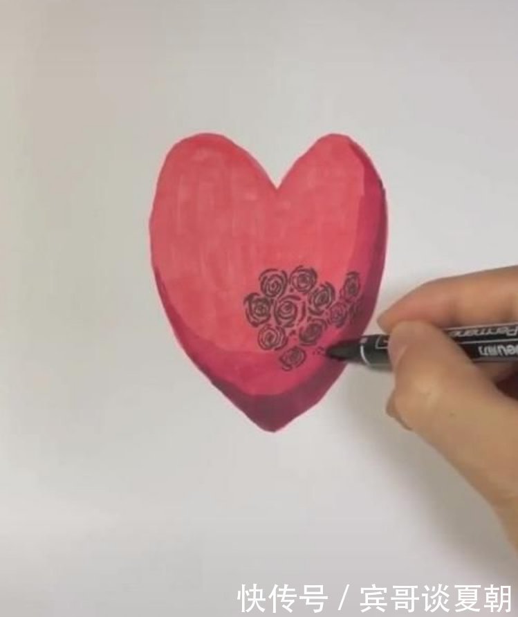 美术老师$美术老师教画爱心,被称太敷衍,当画纸撕掉后众人惊艳