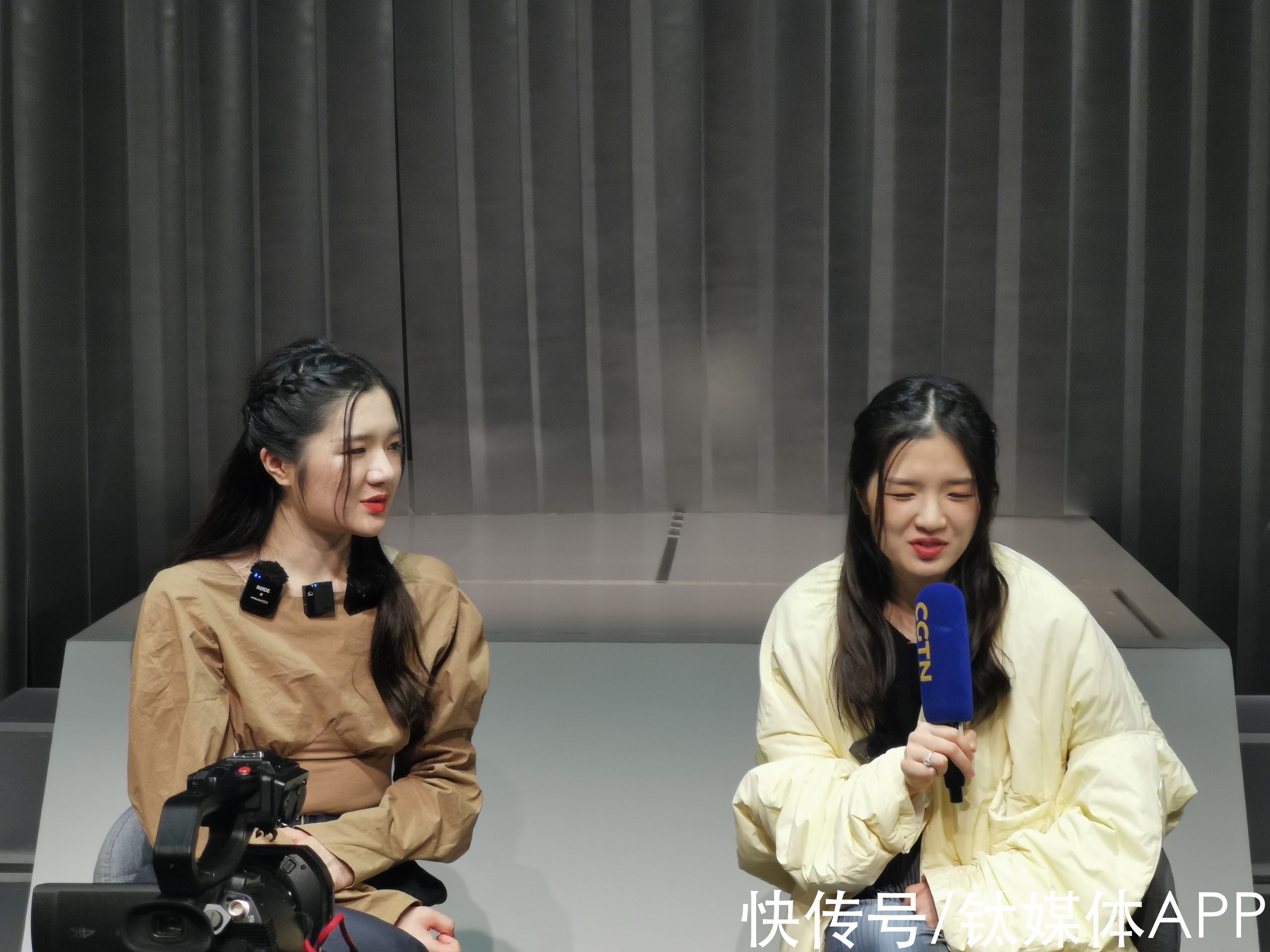 對(duì)話脫口秀達(dá)人顏怡顏悅:創(chuàng)作是一個(gè)不斷”殺死“自己的過(guò)程