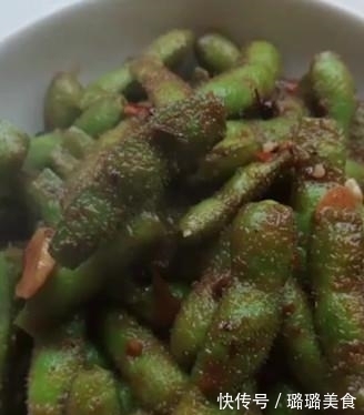 煮毛豆直接煮就错了,这样炒着吃,翠绿好吃不发黄,比买的还好吃