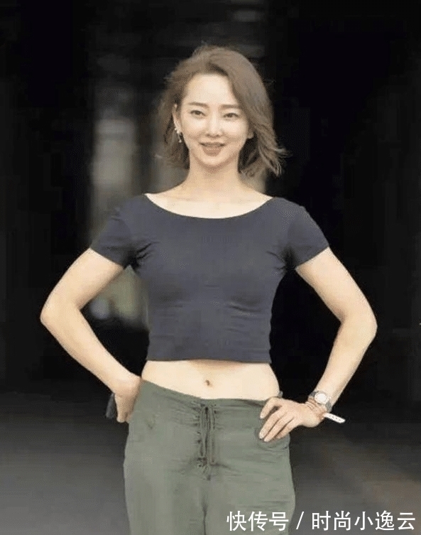 健身 韩系美人简约穿搭出街,酷炫时尚气质满分,收获众人欣赏目光