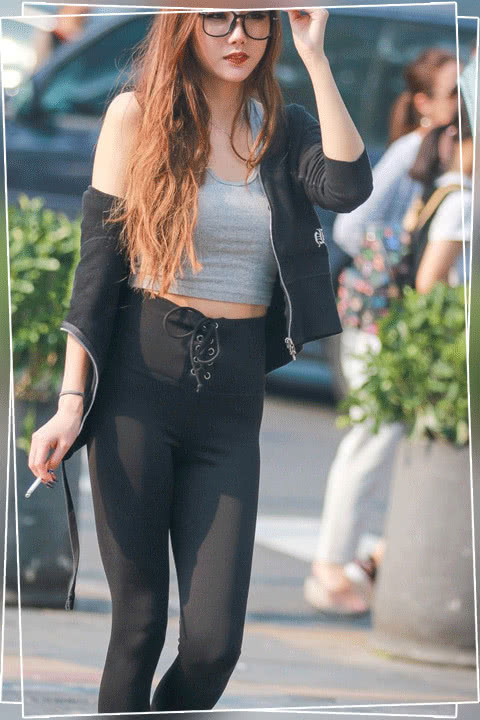 时尚 青春美观的打底裤穿搭,非常优雅大气,突显曼妙的身姿