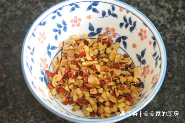 春吃韭菜夏吃瓜，秋天吃此物！锅里一蒸香甜软糯，空口就能吃一盘！