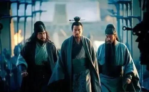 出场|吕布作为三国第一武将,为什么出场就满级,他这一生有多少战绩呢?