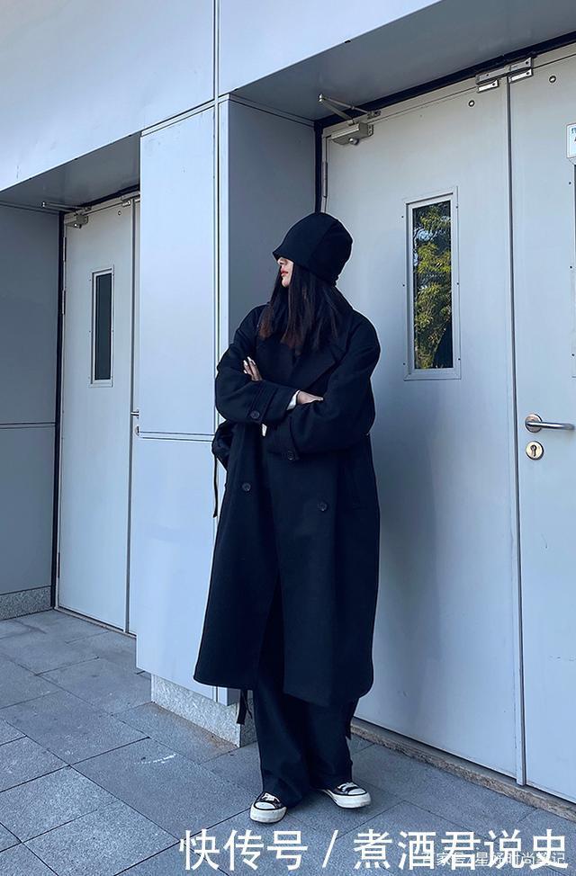 赫本|今年新出一种大衣,叫“赫本风”毛呢大衣,减龄保暖现在穿正合适