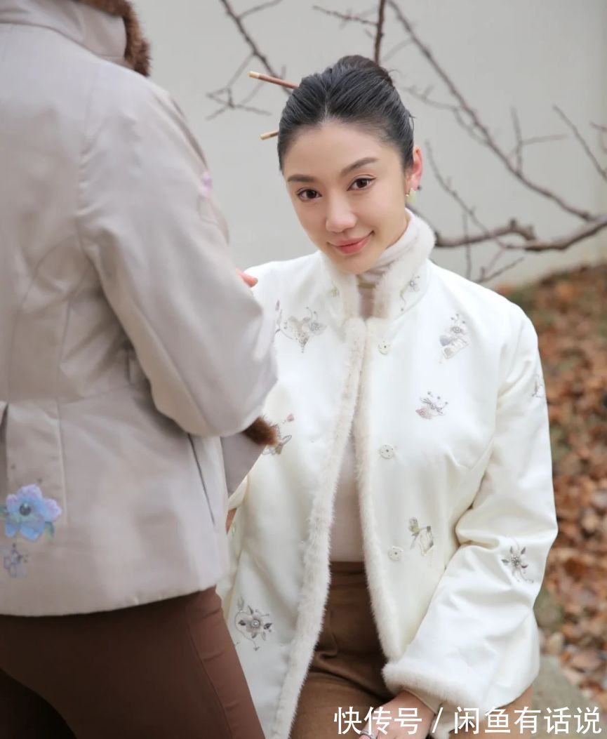 元素 被新中式穿搭圈粉了,50岁妈妈贵气,30岁女儿优雅,照着穿就很美