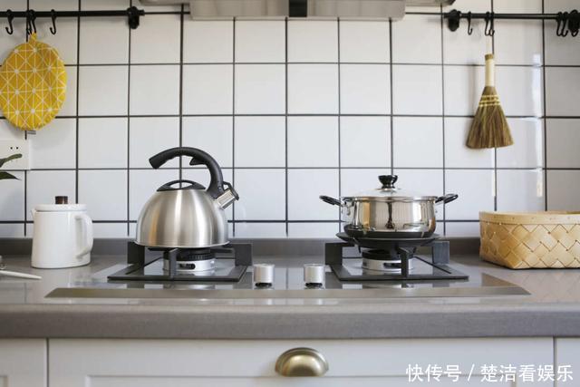 厨房|75平现代小清新空间，马卡龙色调温馨时尚，客厅镂空茶几精致唯美