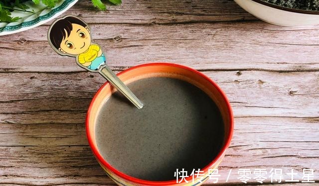 炒米|别总是买芝麻糊吃,自己做一瓶核桃芝麻粉,味道更赞还特别省事!