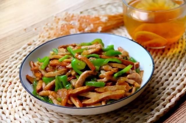 炒肉时加淀粉是大错!换成这2样,牢记3技巧,嫩滑入味,不粘锅