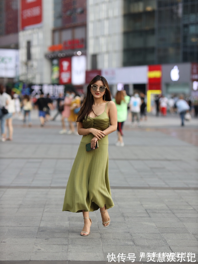 一字带|“仙女裙”就是这样,搭配简单快捷,让你轻松穿出大魅力