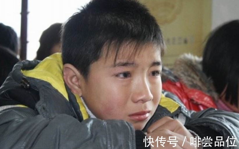 名字|男孩上学迟到,被老师罚写自己的名字,写了十遍后突然大哭起来