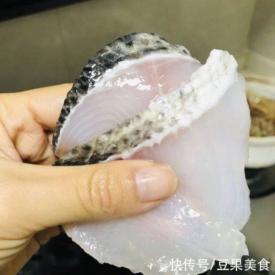 美食|两块钱搞定一道家常美食自制简单金汤酸菜鱼
