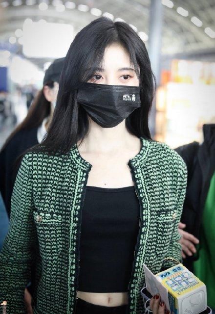 真正洋气的女人从不乱穿，这些小香风外套的神仙搭法，高贵精致