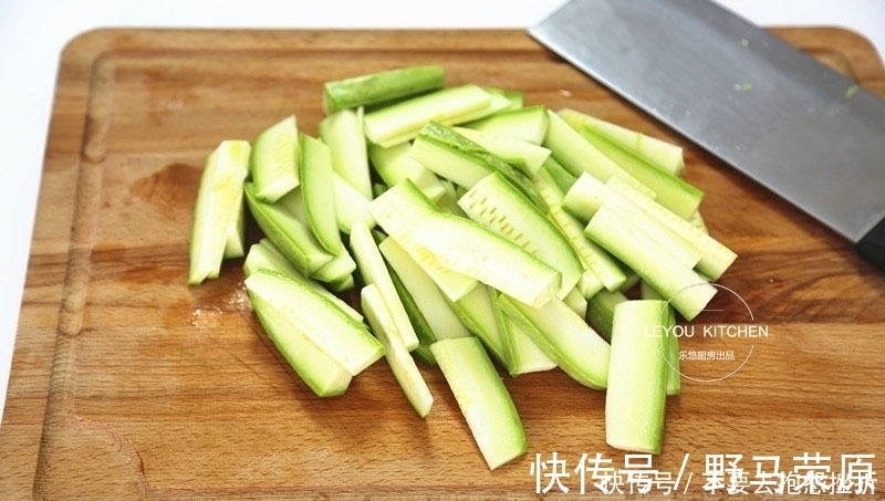 好吃|炒一盘西葫芦出少半盘汤？掌握3点，入味好吃，还不易出汤