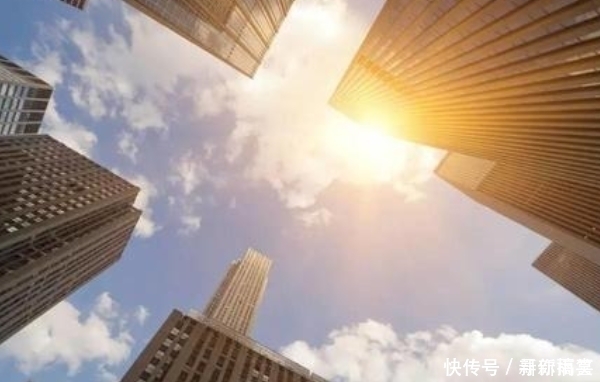 购房者|同一栋楼,为何西户被“抢空”,东户却没人要内行人说出理由