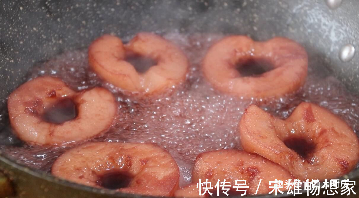 红酒不光炖牛肉好吃,还能煮梨,香气扑鼻,不用怕红酒喝不完了