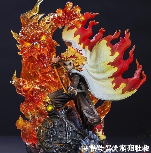 列车|鬼灭之刃炎柱高光手办标价2千，特效值一万，开灯后价值翻倍
