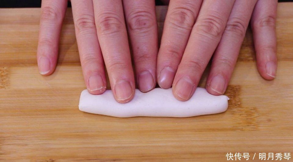 白糖和糯米粉还能这么吃,第一次吃就吃上瘾了,外酥里糯