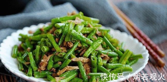 炒豇豆,不要焯水或者过油,炒前加1步,出锅又翠绿又脆嫩入味