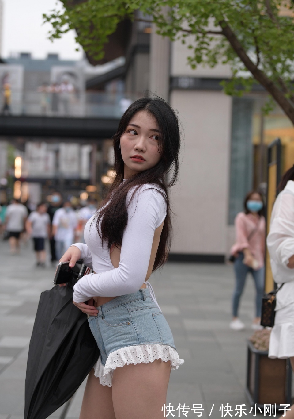 美女|充满活力的美女,尽管她有点微胖,但这不会影响她的时尚搭配