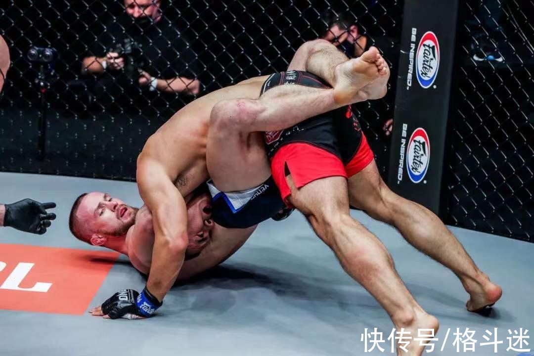 中国选手|李凯文遭TKO！特警教官樊荣遭降服