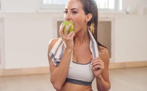 此物|女人早上每天空腹吃“此物”，或许会把气血补足，雀斑也溜走了