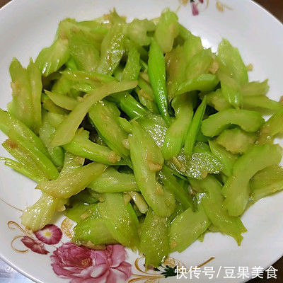 芹菜|零失败清炒芹菜，大厨原来这么好当