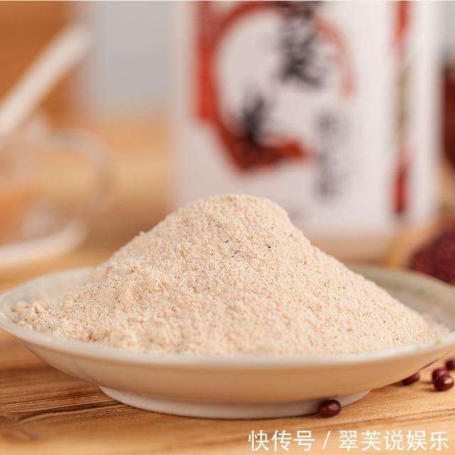红豆薏米|成本很低的食物磨成粉，女人常吃，色斑皱纹全赶跑，50岁不显老