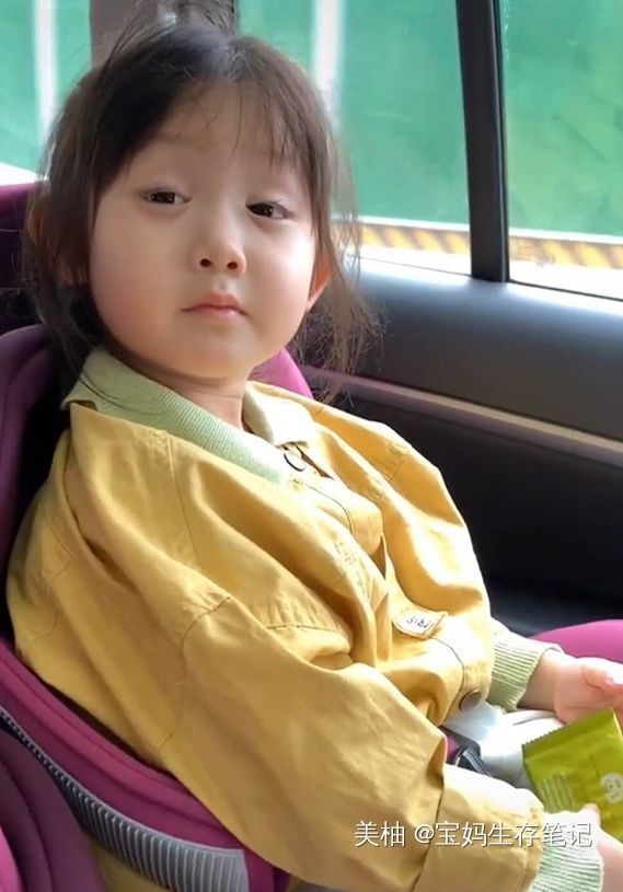 哥哥|防止哥哥偷吃饼干,妹妹“严防死守”不敢睡,网友舔一遍再睡