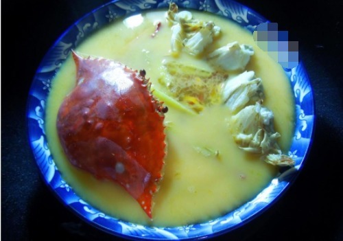 梭子蟹别再清蒸水煮了,加2个鸡蛋蒸蛋羹,汤鲜味美,别提多好吃