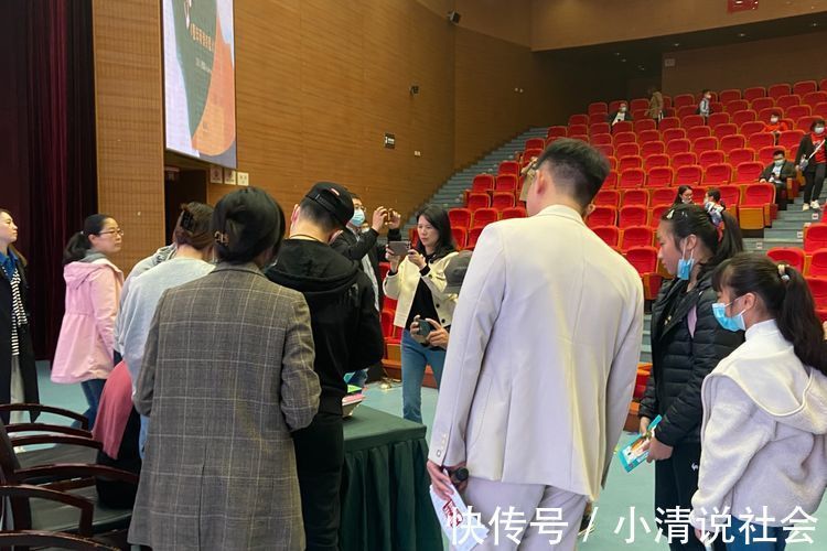 童年@著名儿童作家杨红樱现场讲座,来和大家渝分享“童年阅读的意义”