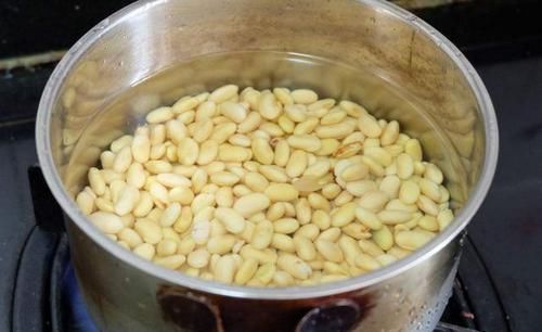 3种花,爱吃豆,盆里埋10粒,俩月不施肥,叶子绿,开大花!