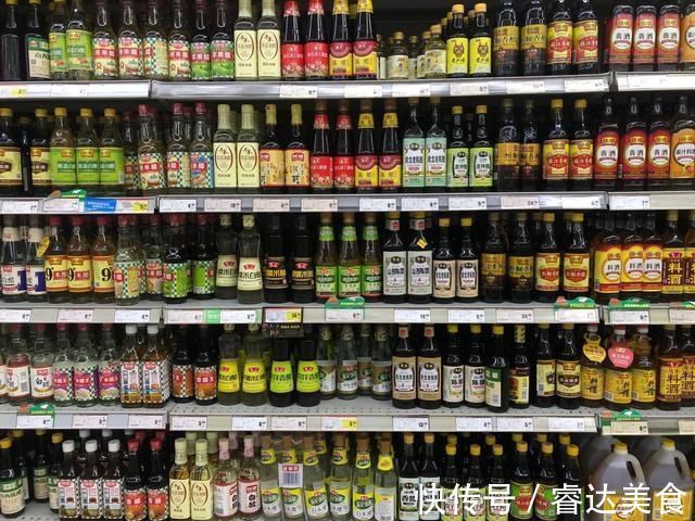 买醋时，无论啥牌子，只要瓶子上有这2个字母，都是勾兑醋，别买