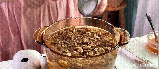 别再买坚果零食吃了,自己在家就能做,酥脆香甜,没有一点苦涩味!