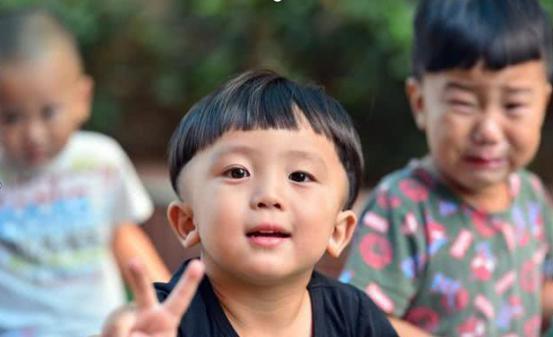 老师|第一天上幼儿园不哭的孩子,幼儿园老师多半出自3种家庭