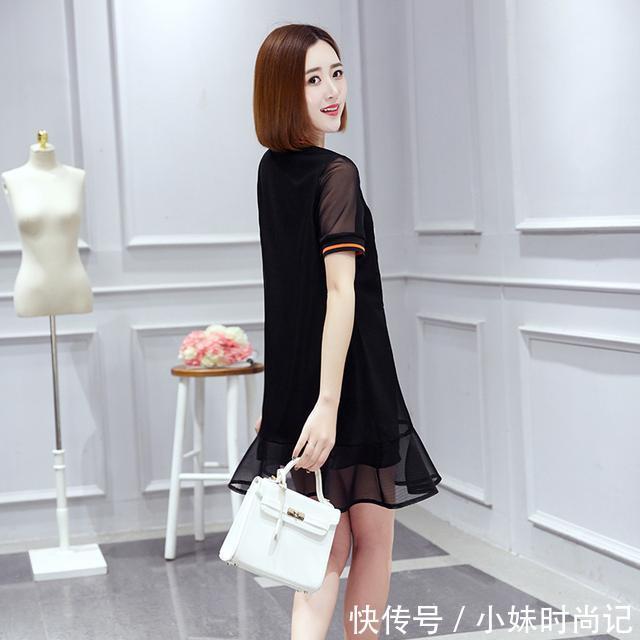 圆领|腹部偏大的胖mm,可以尝试较为宽松的裙子哦