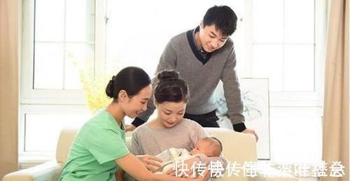 分娩|宝妈产房内分娩,5岁女儿独自在门外等待,孩子的话让人哽咽了