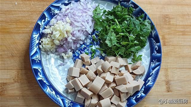 自从学会了“焦香火腿土豆”的做法，孩子天天点名要吃，特过瘾