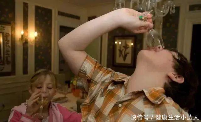 熬夜|养肝,请记住:晨起两坚持,晚上两不要,肝脏会越来越好