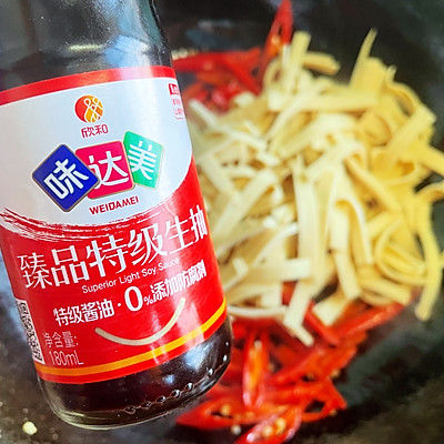 第一次尝试蒜苗炒豆腐皮，没想到这么好吃